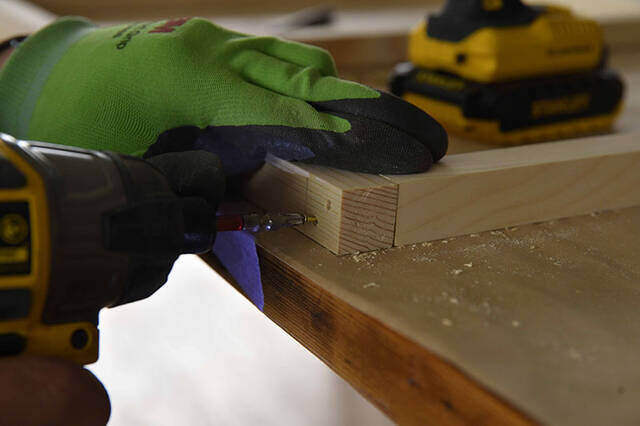 畳んで収納、開いてカフェに!収納力も抜群な移動式バタフライテーブルをDIY