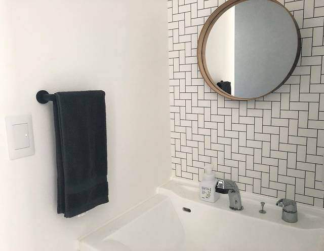 タイル風壁紙でオシャレな空間を作る!お部屋別参考アイデア