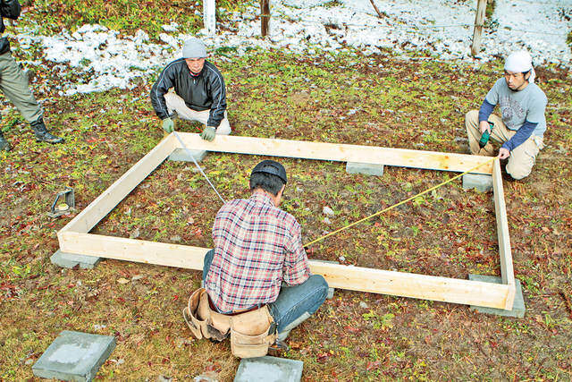 DIYで作れる!片屋根デッキ付きの多目的小屋制作ガイド