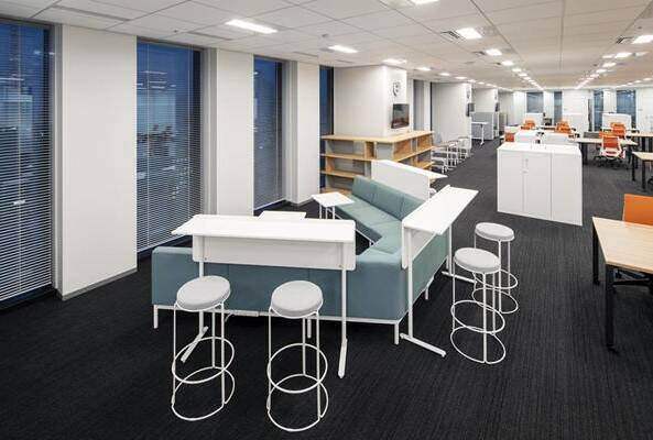 フリーアドレス導入でオフィスの在り方が変わる!メリット・デメリットを解説