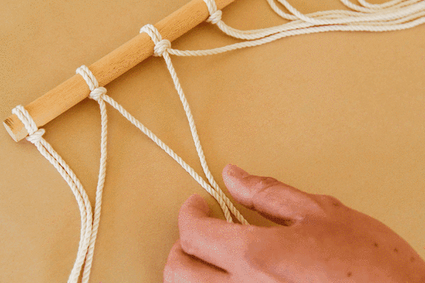 収納難民大歓喜!!コンパクト&便利な壁面収納を“アレ”で作る!