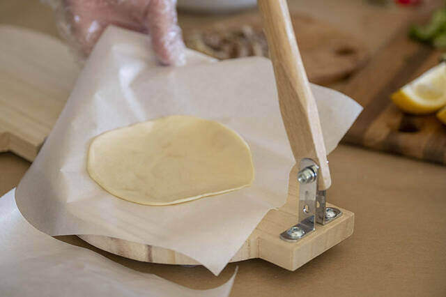 爆速で生地作り！“タコスプレスマシン”DIYでホームパーティがもっと楽しくなる