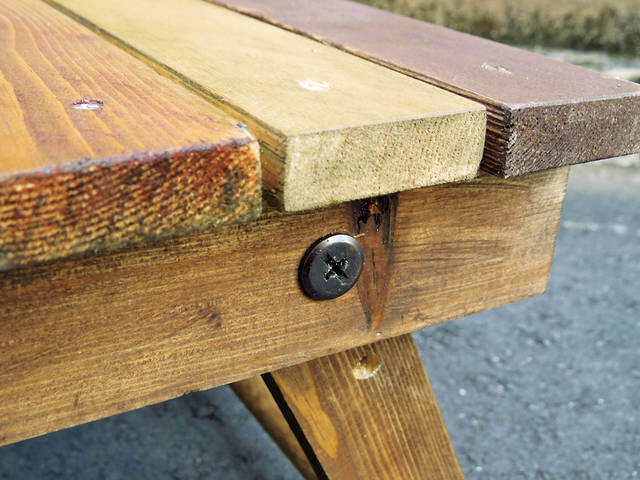 持ち運びも簡単なキャンプの味方!フォールディングテーブルをDIY!