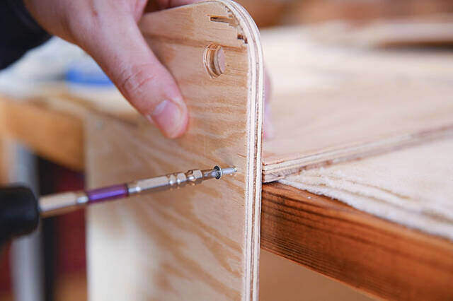 机や棚に“ちょい足し”DIY!?欲しい所に欲しい物を置ける超・便利レシピが登場