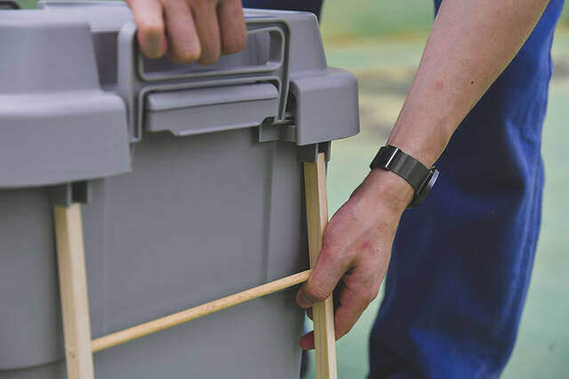 “仕舞えるだけ”の収納で満足?汚れも防げる超快適サイドテーブルをDIY