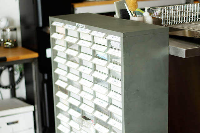 2.7mのアイランドキッチンを支える壁面収納部屋！