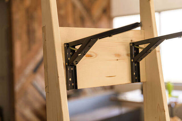 “歩くディスプレイ”なら模様替えし放題!機能性◎な開閉式ワゴンラックをDIY