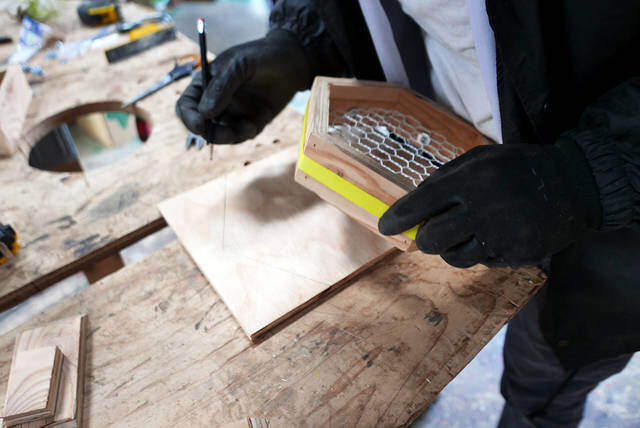 ハニカムデザインで洒落度アップ！壁掛けプランターの作り方！