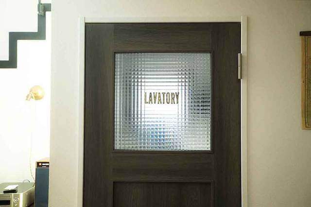 古材とエイジングで作るインテリア。アメリカを感じるキューブハウス