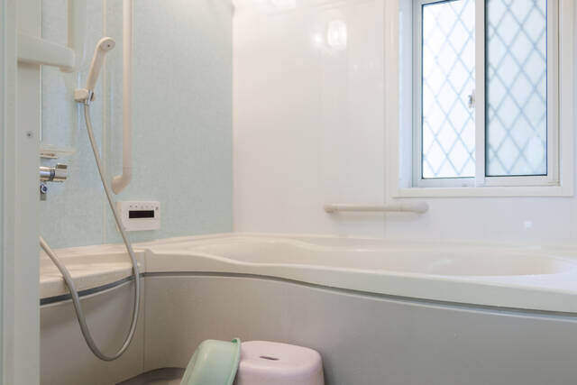 お風呂の手すり取り付け完全ガイド！リフォーム費用やDIY方法も徹底解説