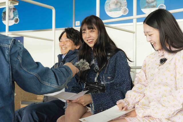 和やかに収録する三人