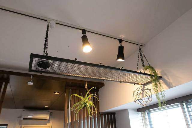 パーテーションで目を惹く抜け感のあるデザインに！ラグジュアリーさを意識したリノベルーム