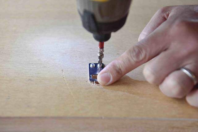 50年前の鏡をアップサイクル！モダンなミラーにアップデート