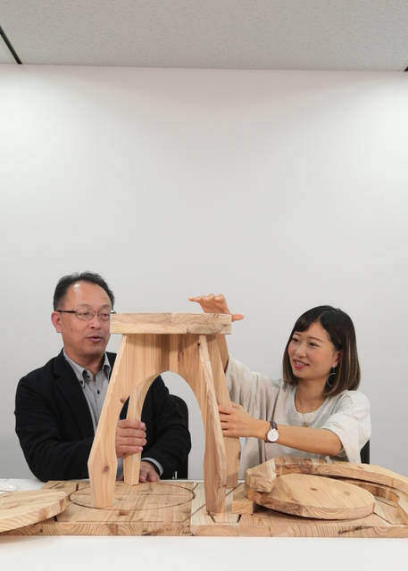 木itで作るDIYスツール！家族と成長する木工家具／カシワバラさんの暮らし。オンラインストア