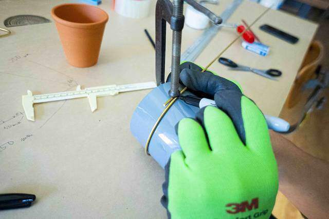 2本の真鍮で作る洒落顔DIY!インテリアを選ばず映えるプラントハンガー