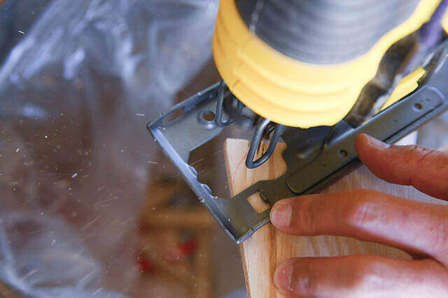 机や棚に“ちょい足し”DIY!?欲しい所に欲しい物を置ける超・便利レシピが登場