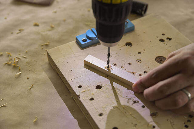 “仕舞えるだけ”の収納で満足?汚れも防げる超快適サイドテーブルをDIY