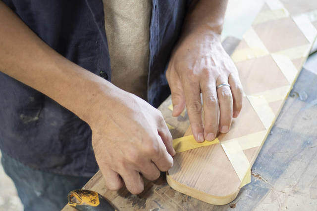 ブラケットいらずで突っ張れる!?デッドスペースを解消するウォールラック