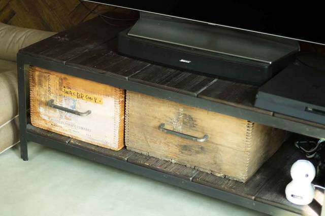 古材とエイジングで作るインテリア。アメリカを感じるキューブハウス