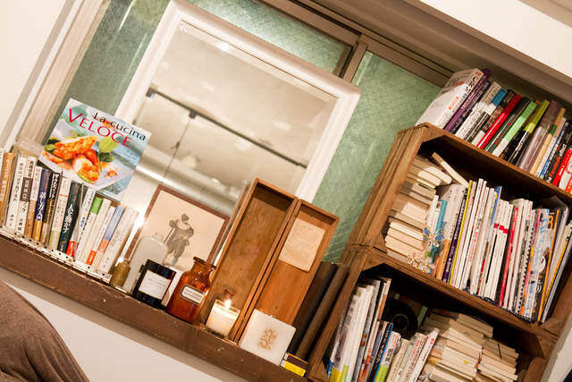 リノベ部屋でカフェ修行!?古材×タイル使いが秀逸な西海岸スタイル