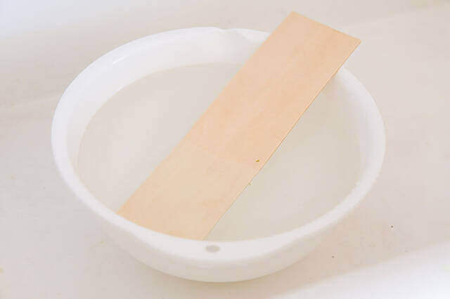 ホームパーティの名脇役!テーブルに華を添える紅白コースターをDIY