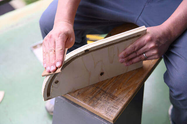 クセになるこの開閉式!木製ブレッドケースDIYで叶える“シャレ収納”