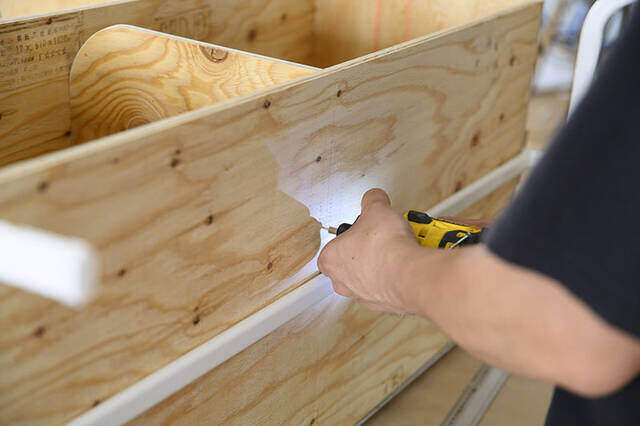 IKEAで人気の“アレ”に新提案!服・靴・バッグ全て収納可能な万能ラックをDIY