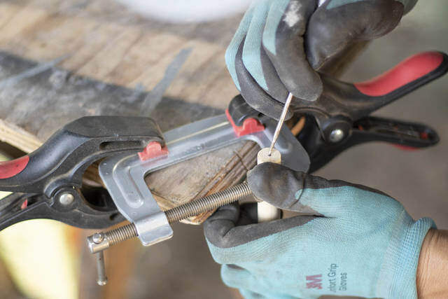 ブラケットいらずで突っ張れる!?デッドスペースを解消するウォールラック