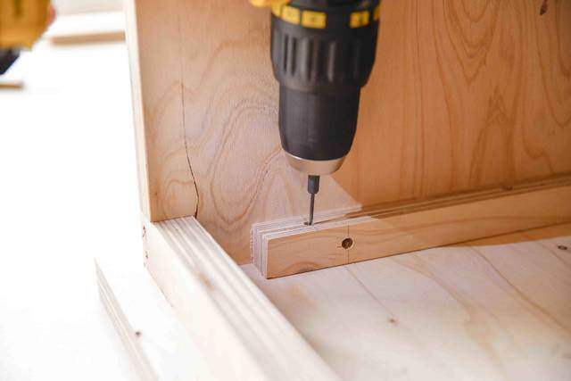 コードのゴチャつきスッキリ解決！収納上手なテレビ台をDIY！