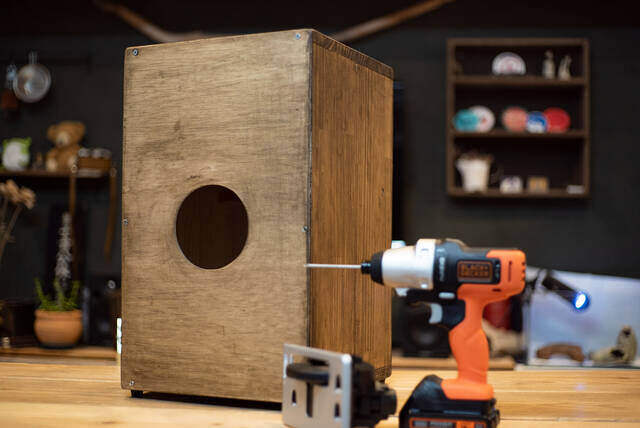 工具選び問題は1台12役の“新型”マルチエボが解決!軽量化&作業量UPを実現