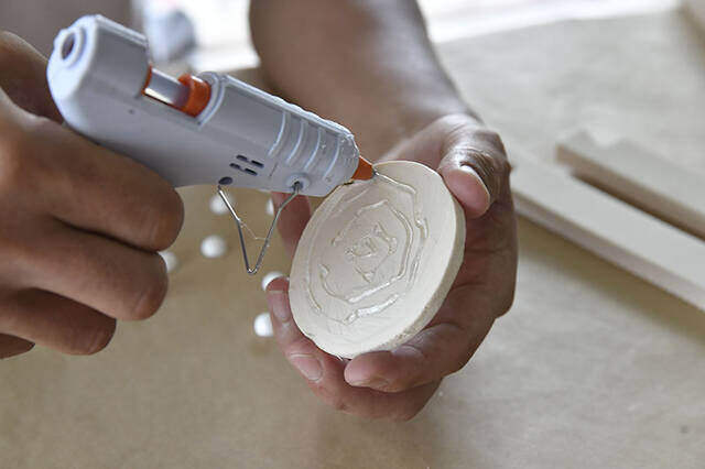 材料費は¥1000でOK。使い終わったマットで個性派ドリッパースタンドをDIY