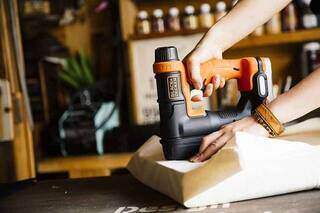 もはやインテリア級の秀逸デザイン!BLACK+DECKER新作工具で作る、モダン家具 | カシワバラさんの暮らし。