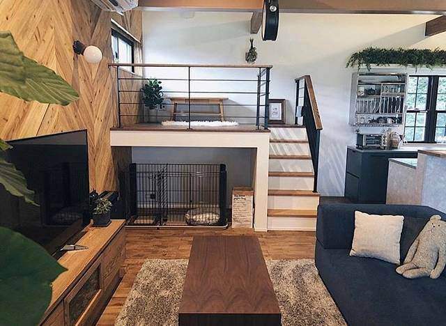 ヘリンボーン壁紙でイメチェン!クラシカルなお部屋を作る参考実例