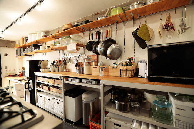 2.7mのアイランドキッチンを支える壁面収納部屋！