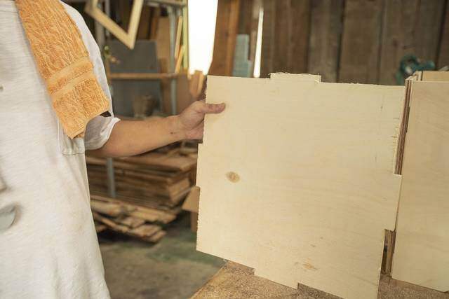 3cmの隙間にすっぽり収納！パタパタ折りたためるスツールをDIY！