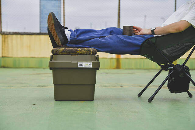 足を上げると気分もアガる!トランクカーゴが贅沢オットマンに変身するDIY