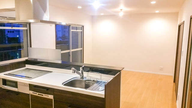 アイランドキッチンの価格は? メリットやデメリットも解説