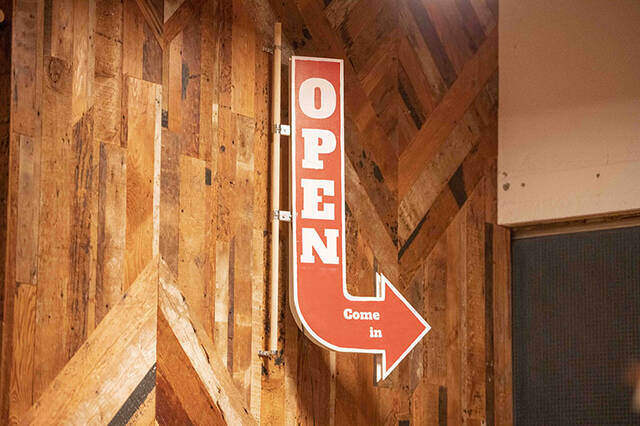 海外映画っぽい“アレ”を再現!ホームセンター出身の本格派壁づけサインをDIY