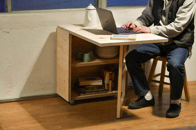 畳んで収納、開いてカフェに!収納力も抜群な移動式バタフライテーブルをDIY