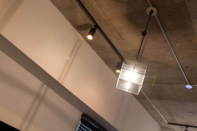 まるで太陽の光降り注ぐ南国リゾート！リノベ部屋だからできた開放空間