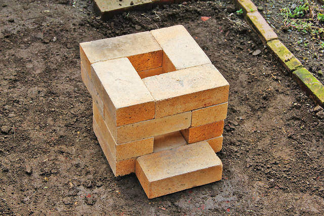 耐火レンガ&コンクリートで常設のロケットストーブを作る!