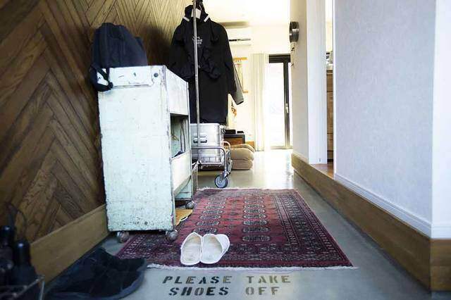 古材とエイジングで作るインテリア。アメリカを感じるキューブハウス