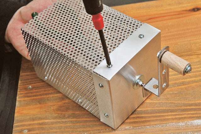 手回しで簡単焙煎！ボックス型ロースターをDIY！