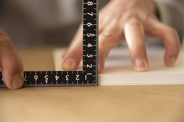 紙袋に新たな命を。お気に入りデザインでオリジナルノートDIY