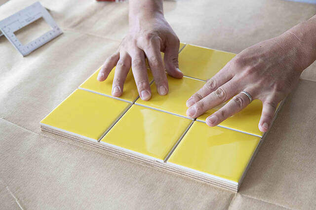 暮らしを上げるタイル天板。海外ライクなサイドテーブルをDIY