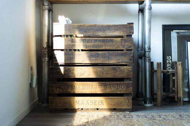 古材とエイジングで作るインテリア。アメリカを感じるキューブハウス