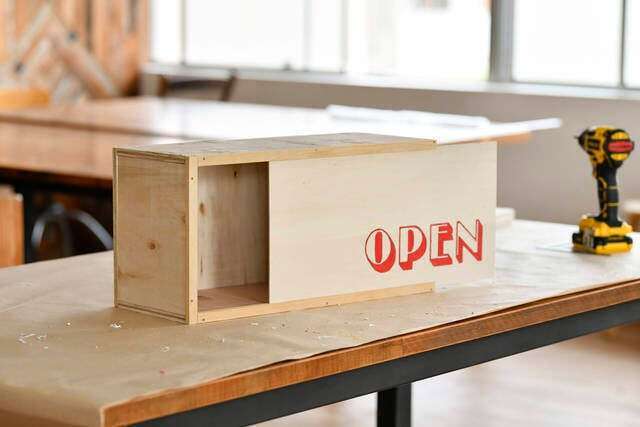 3つの木材で簡単スッキリ！開け閉め楽々なスライドドアラックをDIY！