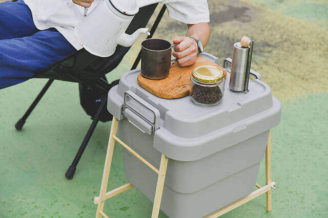 “仕舞えるだけ”の収納で満足?汚れも防げる超快適サイドテーブルをDIY