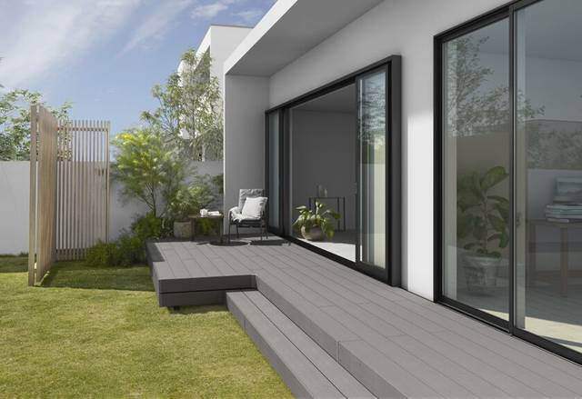 リビングに開放感!憧れのウッドデッキ施工例と気になる費用