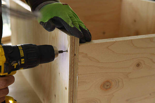 畳んで収納、開いてカフェに!収納力も抜群な移動式バタフライテーブルをDIY